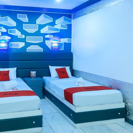 RedDoorz Plus @ Castle Chateau Iloilo Exterior foto